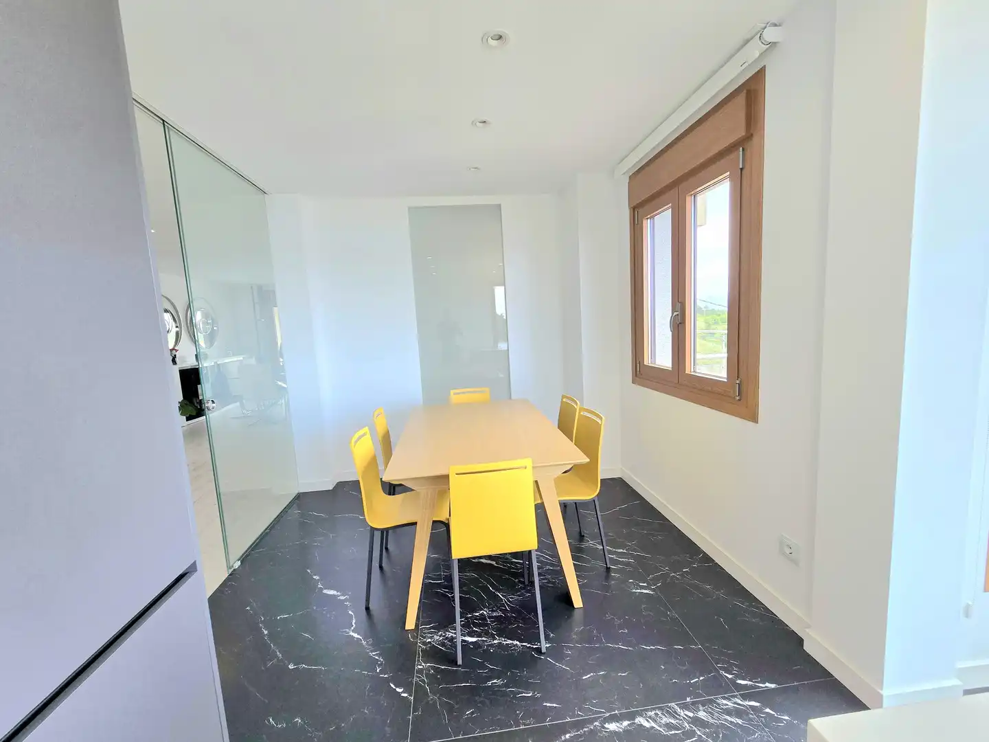 Menjador de Casa o xalet en venda en Vigo  amb Calefacció, Jardí privat i Terrassa