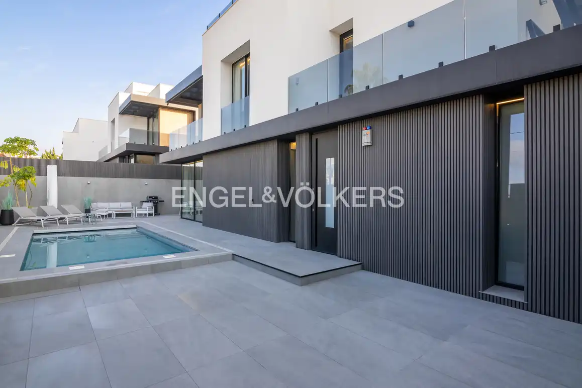 Exterior view of Houses for sale in L'Alfàs del Pi  with Air Conditioner, Private garden and Swimming Pool