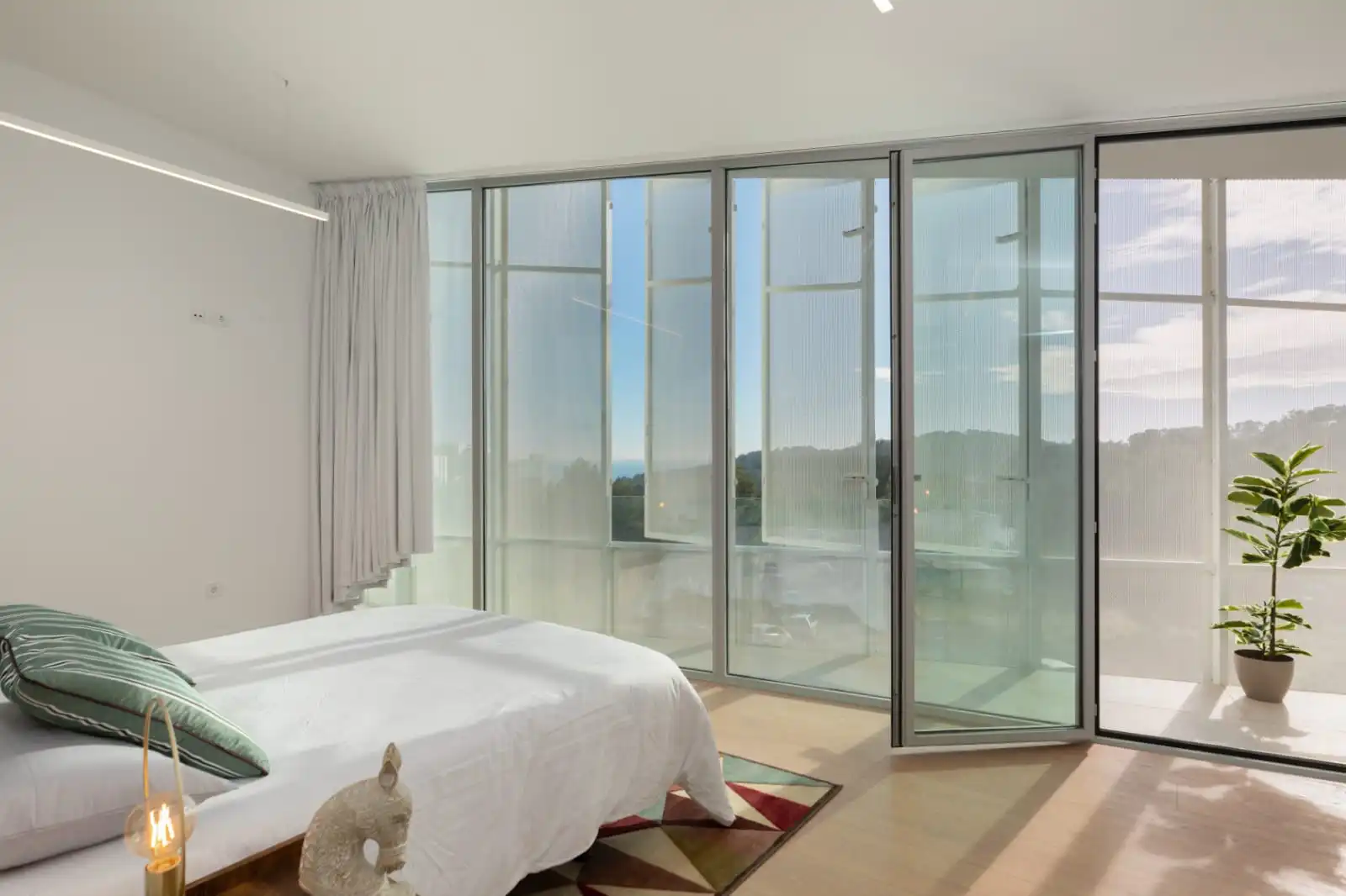Schlafzimmer von Haus oder Chalet zum Verkauf in Sitges mit Klimaanlage, Heizung und Privatgarten