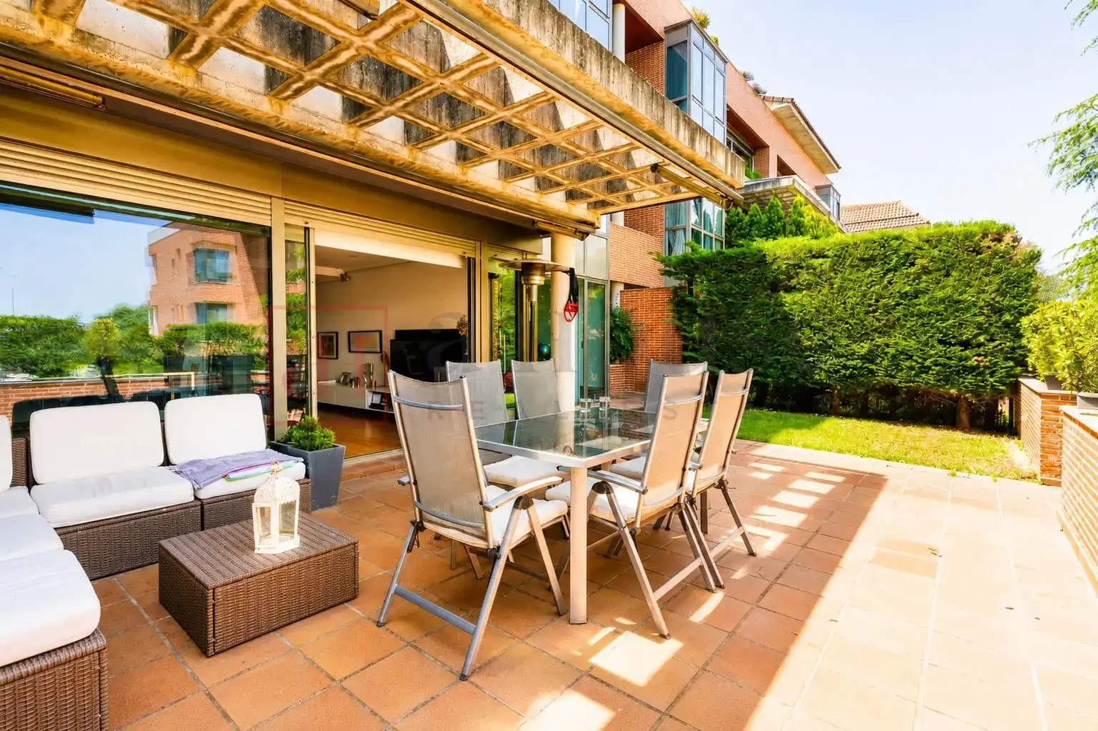 Terraza de Planta baja en venta en Madrid con Aire acondicionado, Calefacción y Jardín privado