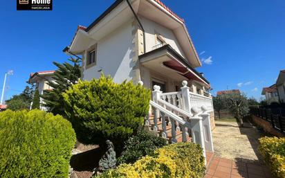 Vista exterior de Casa o xalet en venda en Arnuero amb Calefacció, Terrassa i Traster