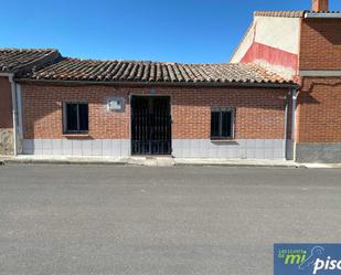 Vista exterior de Casa adosada en venda en Bobadilla del Campo amb Terrassa