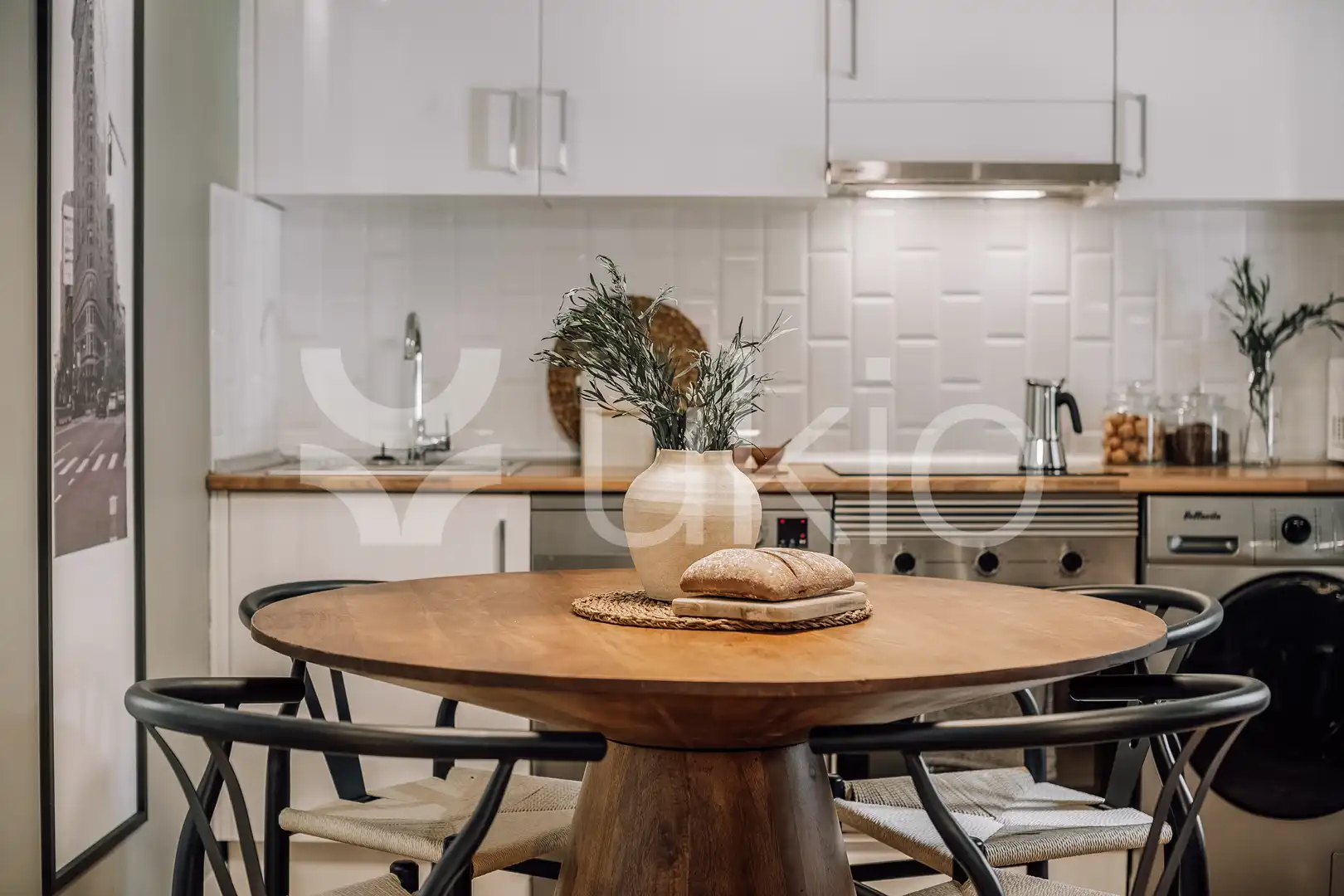 Cuina de Apartament de lloguer en Madrid amb Aire condicionat, Calefacció i Moblat