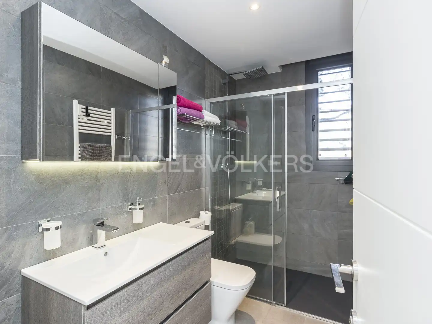 Bathroom of Houses for rent in Vilanova i la Geltrú  with Air Conditioner, Heating and Private garden
