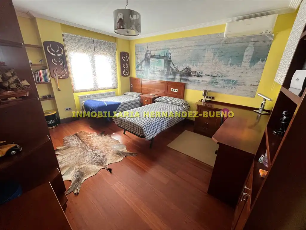 Habitación de Casa o chalet en venta en Carbajosa de la Sagrada con Aire acondicionado, Calefacción y Jardín privado