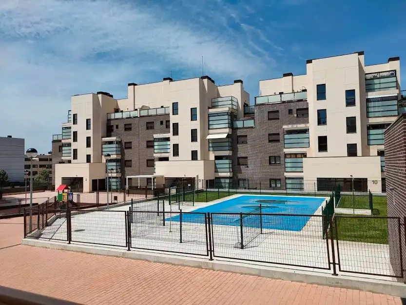 Vista exterior de Planta baja de alquiler en Colmenar Viejo con Calefacción, Jardín privado y Terraza