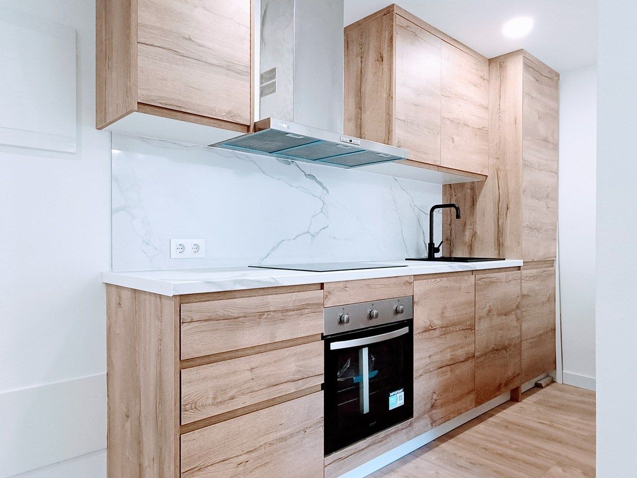 Cocina de Piso de alquiler en  Madrid Capital con Aire acondicionado, Calefacción y Horno