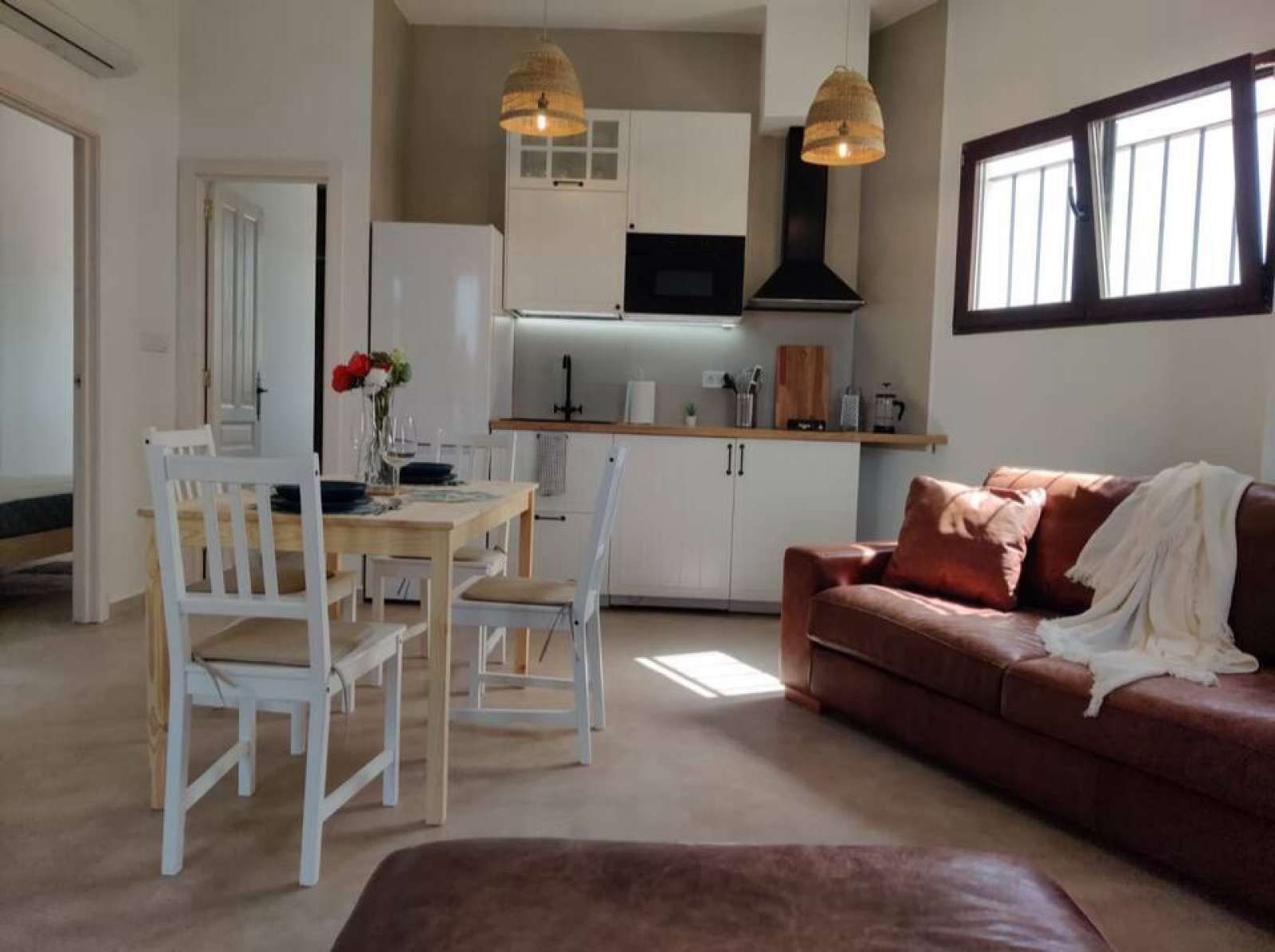 Kitchen of Apartment to share in  Valencia Capital  with Air Conditioner, Heating and Terrace