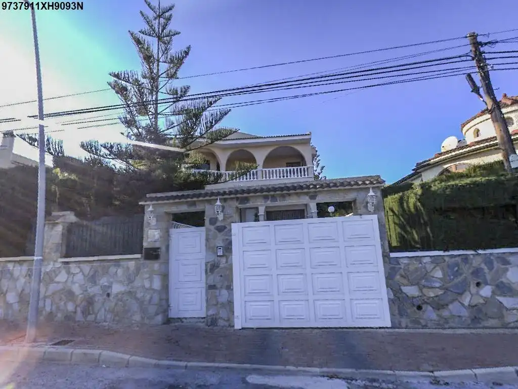 Detached house with garden for sale in Calle Covadonga 66
