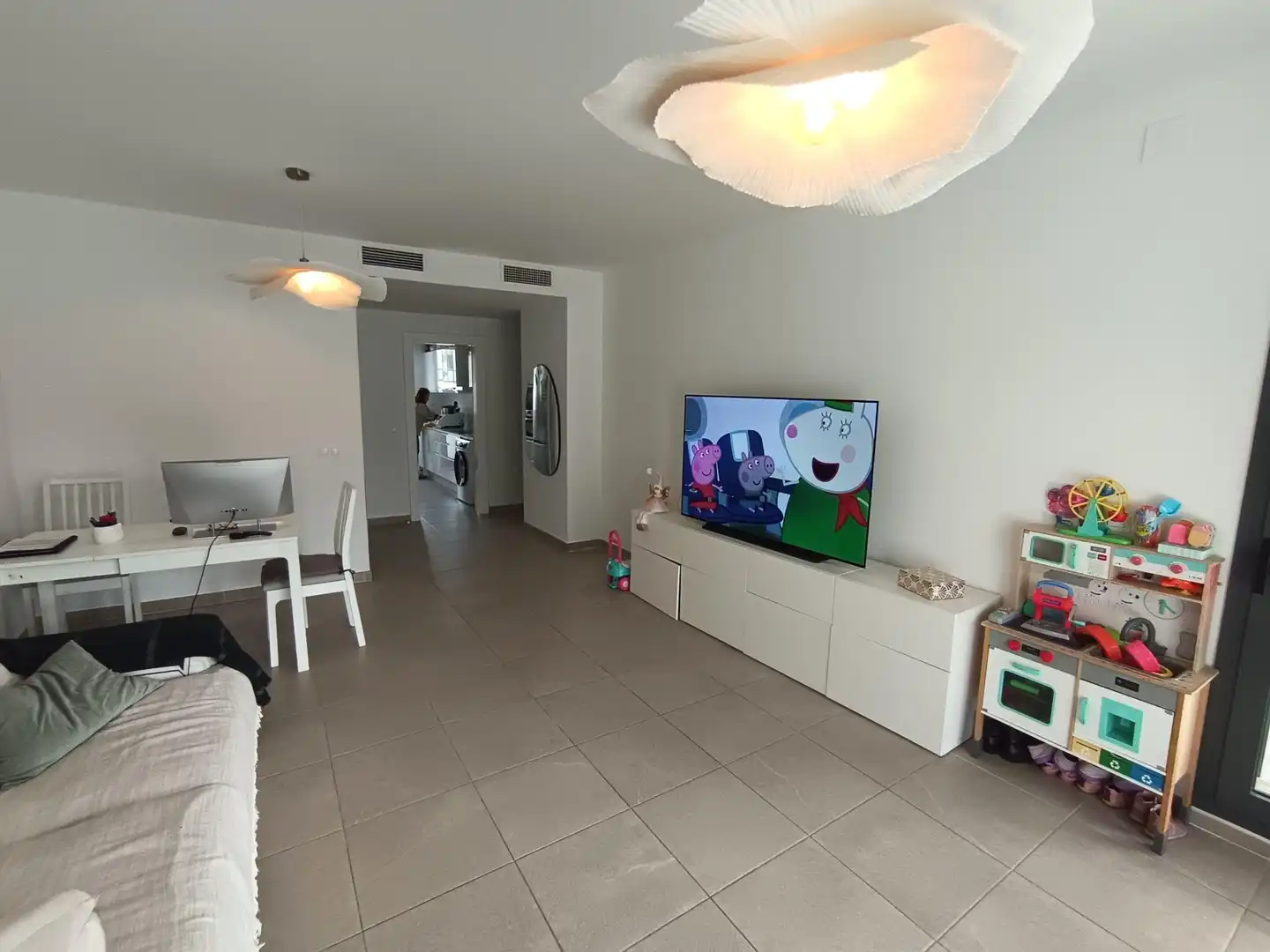 Sala de estar de Piso en venta en Málaga con Jardín privado, Terraza y Piscina comunitaria
