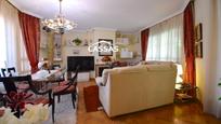Sala d'estar de Casa adosada en venda en Torrejón de Ardoz amb Aire condicionat, Calefacció i Terrassa