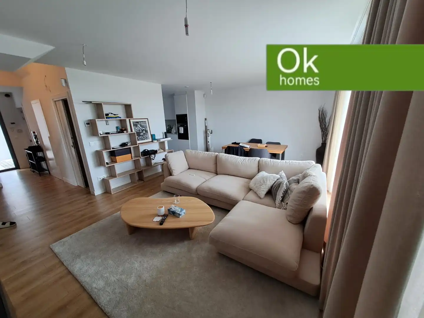Sala de estar de Casa adosada en venta en Oleiros con Calefacción, Parquet y Terraza