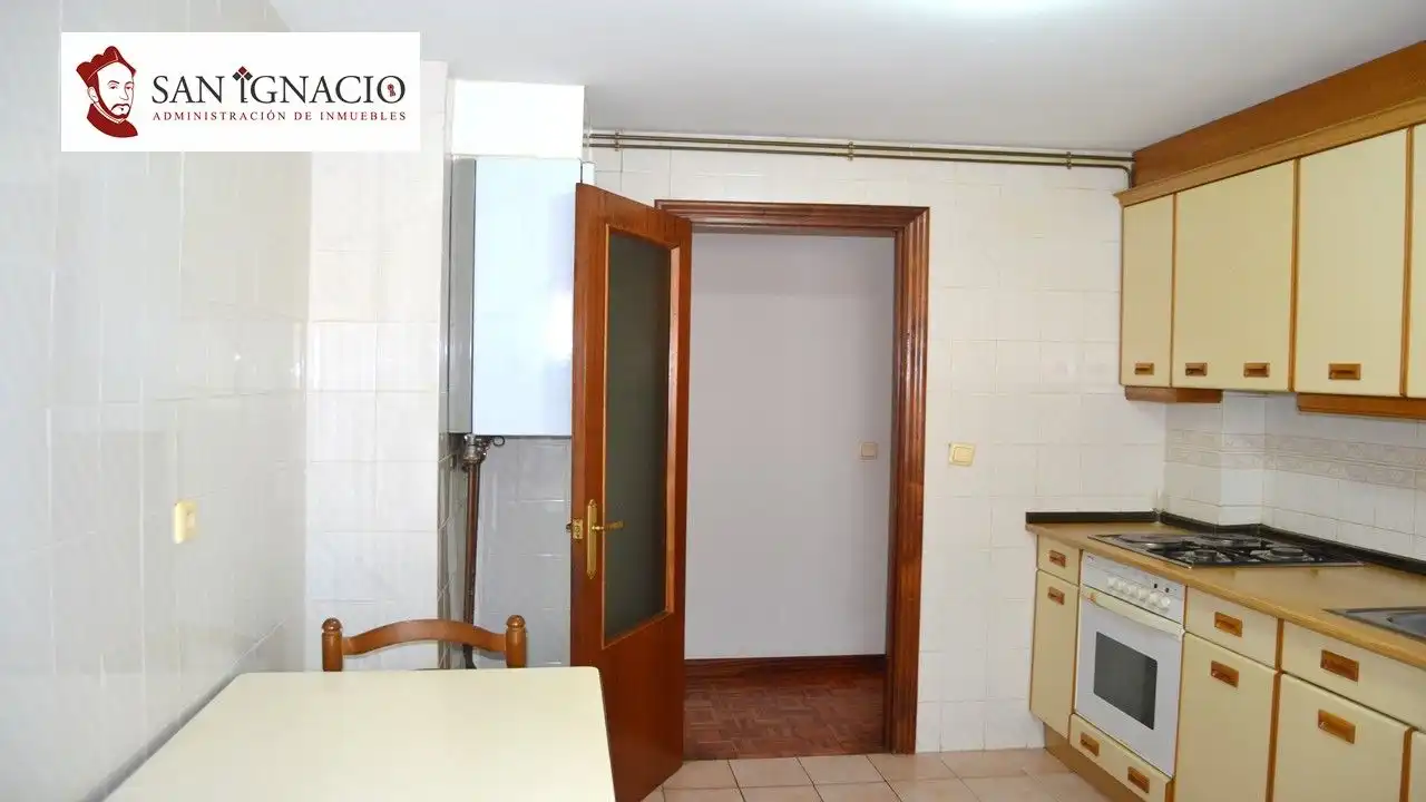 Cocina de Piso en venta en Trespaderne con Calefacción, Terraza y Trastero