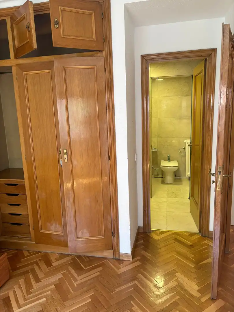 Baño de Apartamento de alquiler en Madrid con Aire acondicionado, Calefacción y Terraza