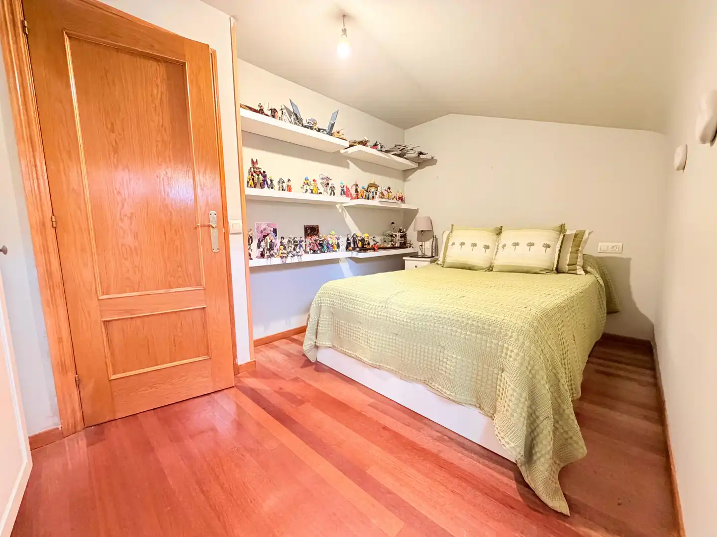 Habitación de Piso en venta en Avilés con Parquet, Trastero y Amueblado
