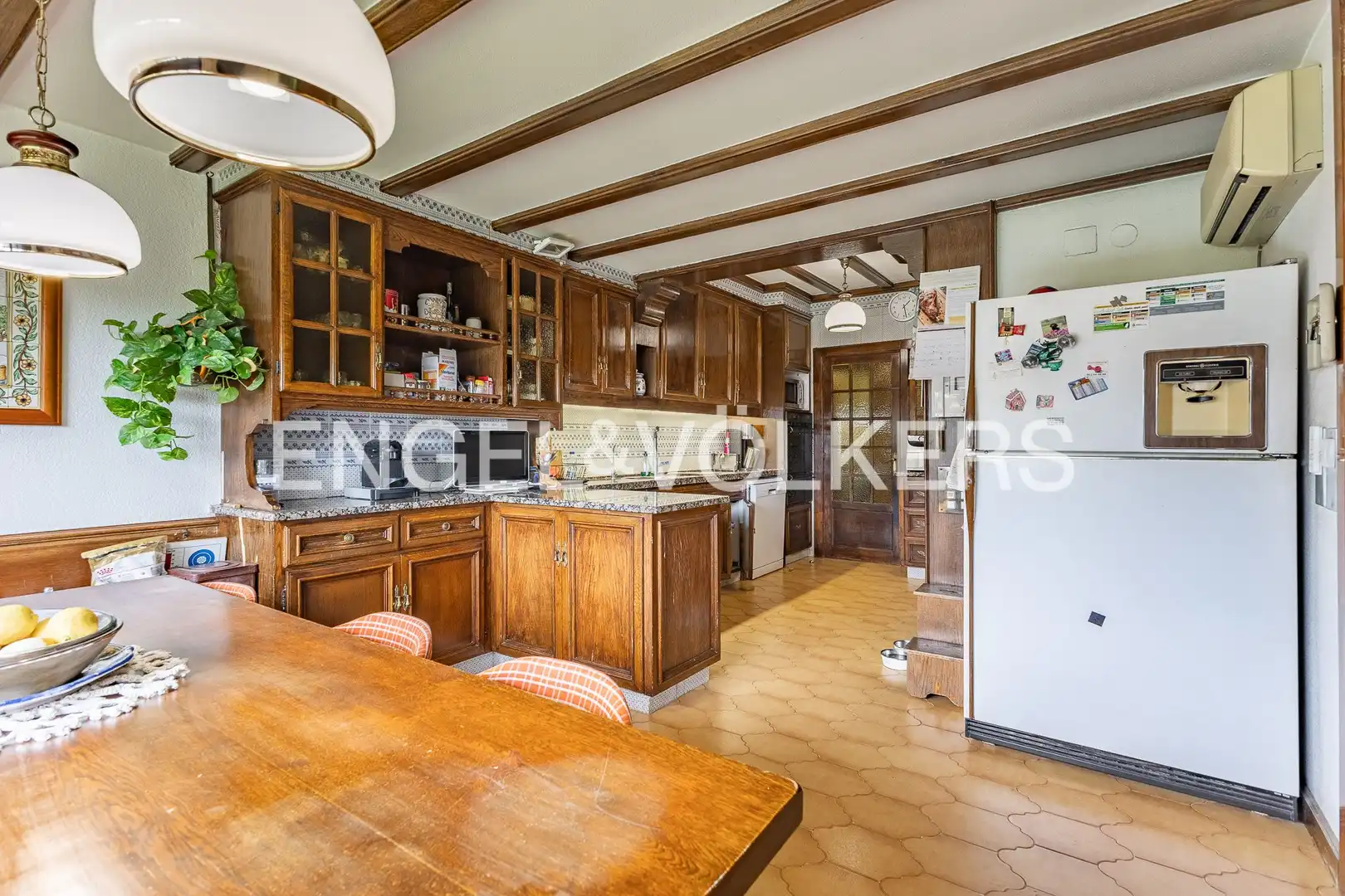 Cuina de Casa o xalet en venda en Cerdanyola del Vallès amb Calefacció, Jardí privat i Parquet