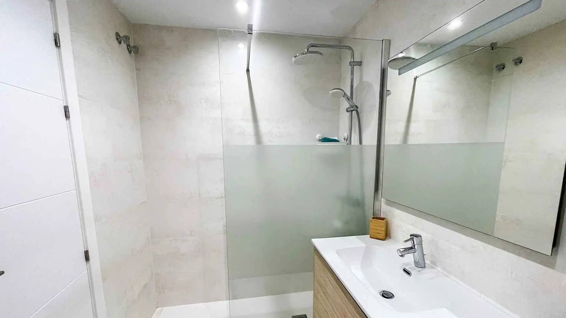 Bathroom of Apartments for rent in Marbella  with Air Conditioner, Terrace and Storage room