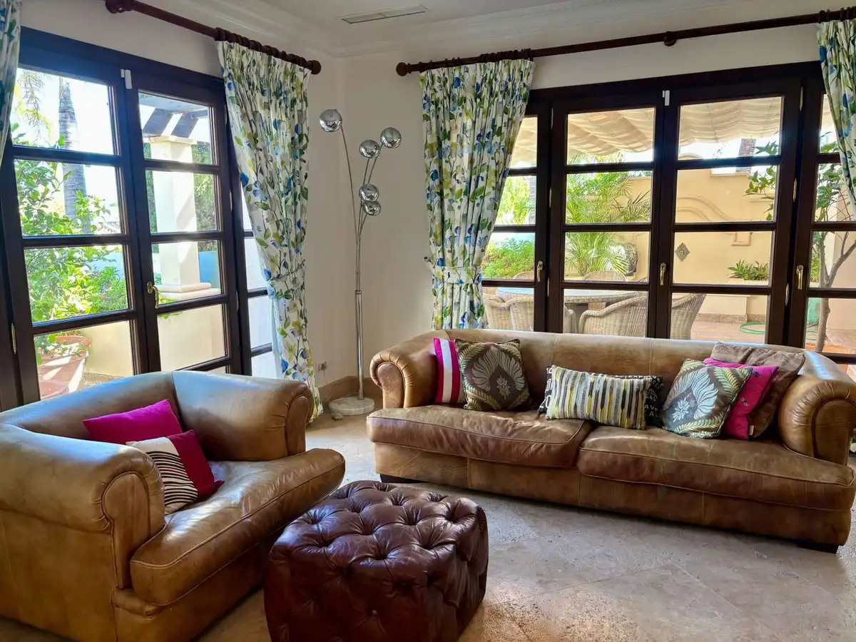 Wohnzimmer von Haus oder Chalet zur Miete in Benahavís mit Klimaanlage, Heizung und Privatgarten