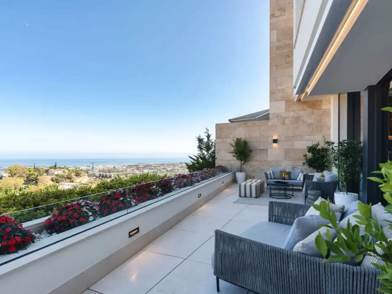 Terrassa de Apartament en venda en Benahavís amb Aire condicionat, Piscina i Balcó
