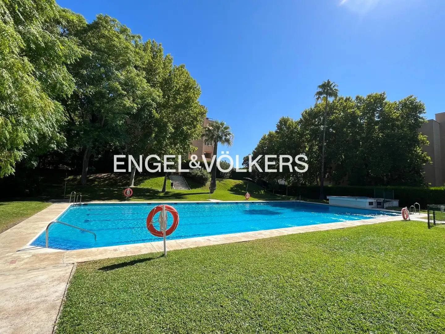 Vista exterior de Ático en venta en Mairena del Aljarafe con Aire acondicionado, Calefacción y Jardín privado