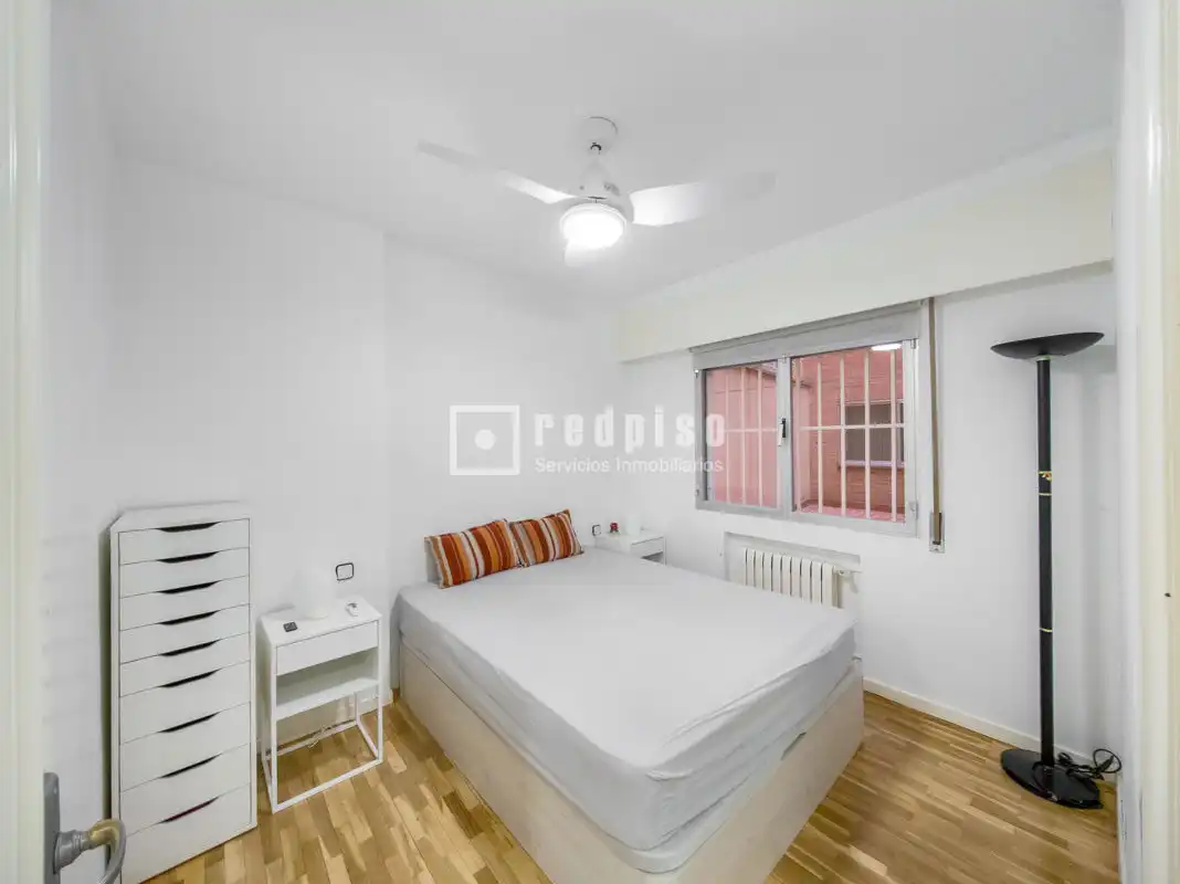 Habitación de Apartamento de alquiler en Madrid con Calefacción, Parquet y Terraza