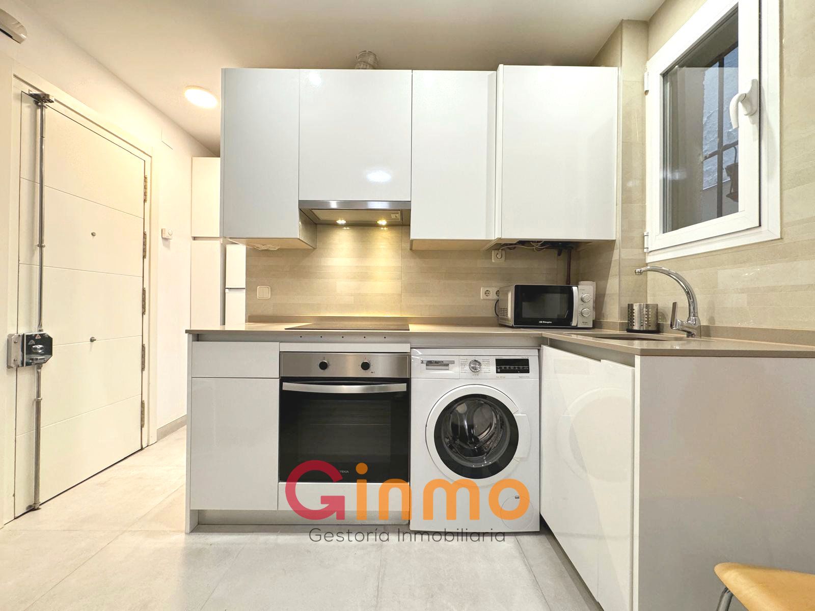 Cocina de Piso de alquiler en  Madrid Capital con Calefacción, Terraza y Amueblado