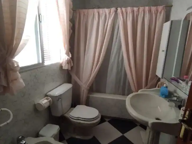 Baño de Piso en venta en Moriles con Aire acondicionado, Trastero y Amueblado