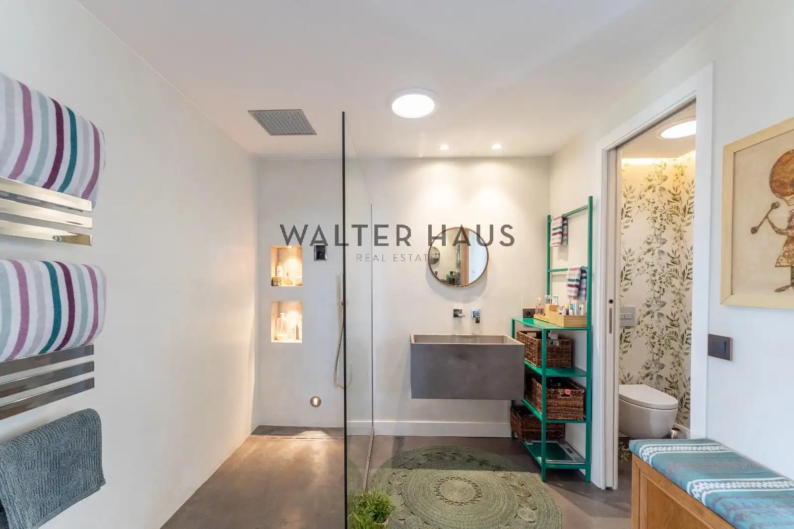Bathroom of Flat for sale in Madrid  with Air Conditioner, Heating and Storage room