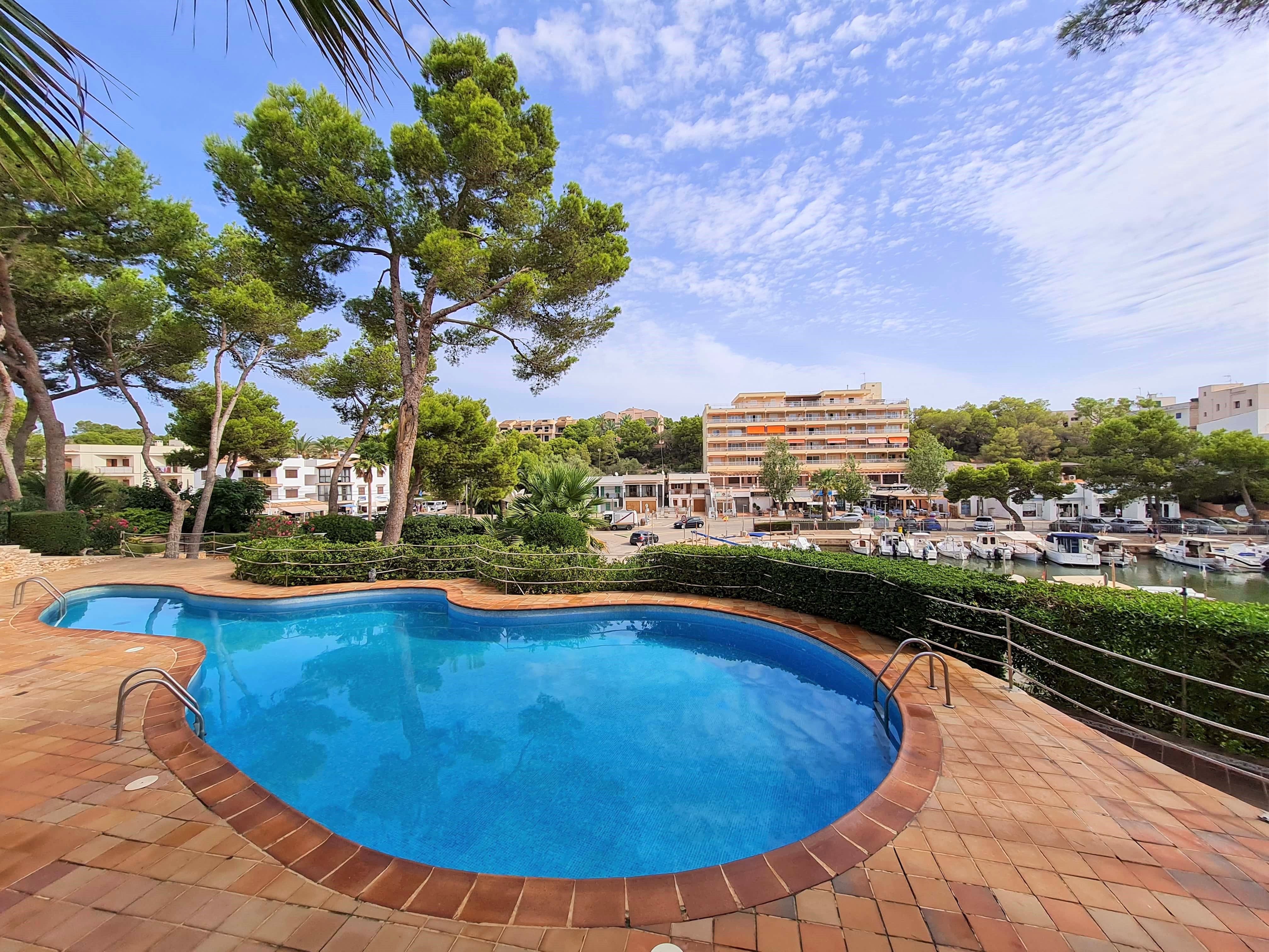 Piscina de Apartament de lloguer en Santanyí amb Moblat i Piscina comunitària