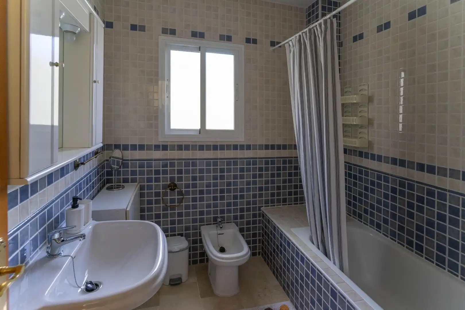 Bathroom of Flat for rent in Alhaurín El Grande  with Air Conditioner, Furnished and Balcony