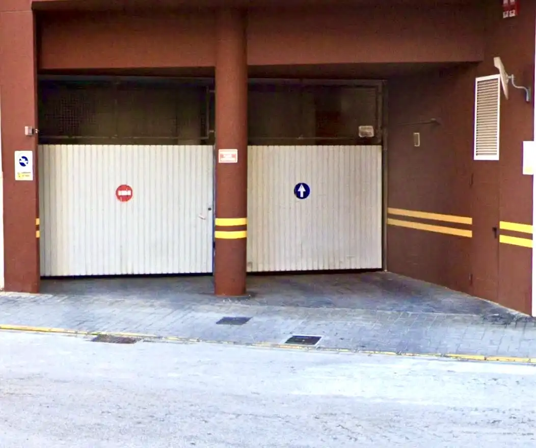 Parkplatz von Garage zur Miete in Dénia