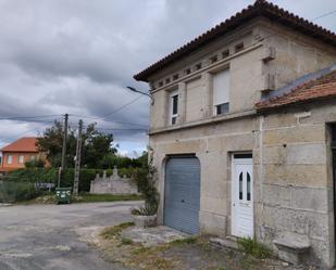 Vista exterior de Casa adosada en venda en Sandiás amb Jardí privat
