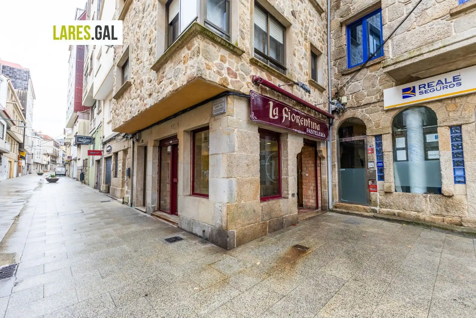 Locale commerciale in affitto a Rúa Félix Ozámiz
