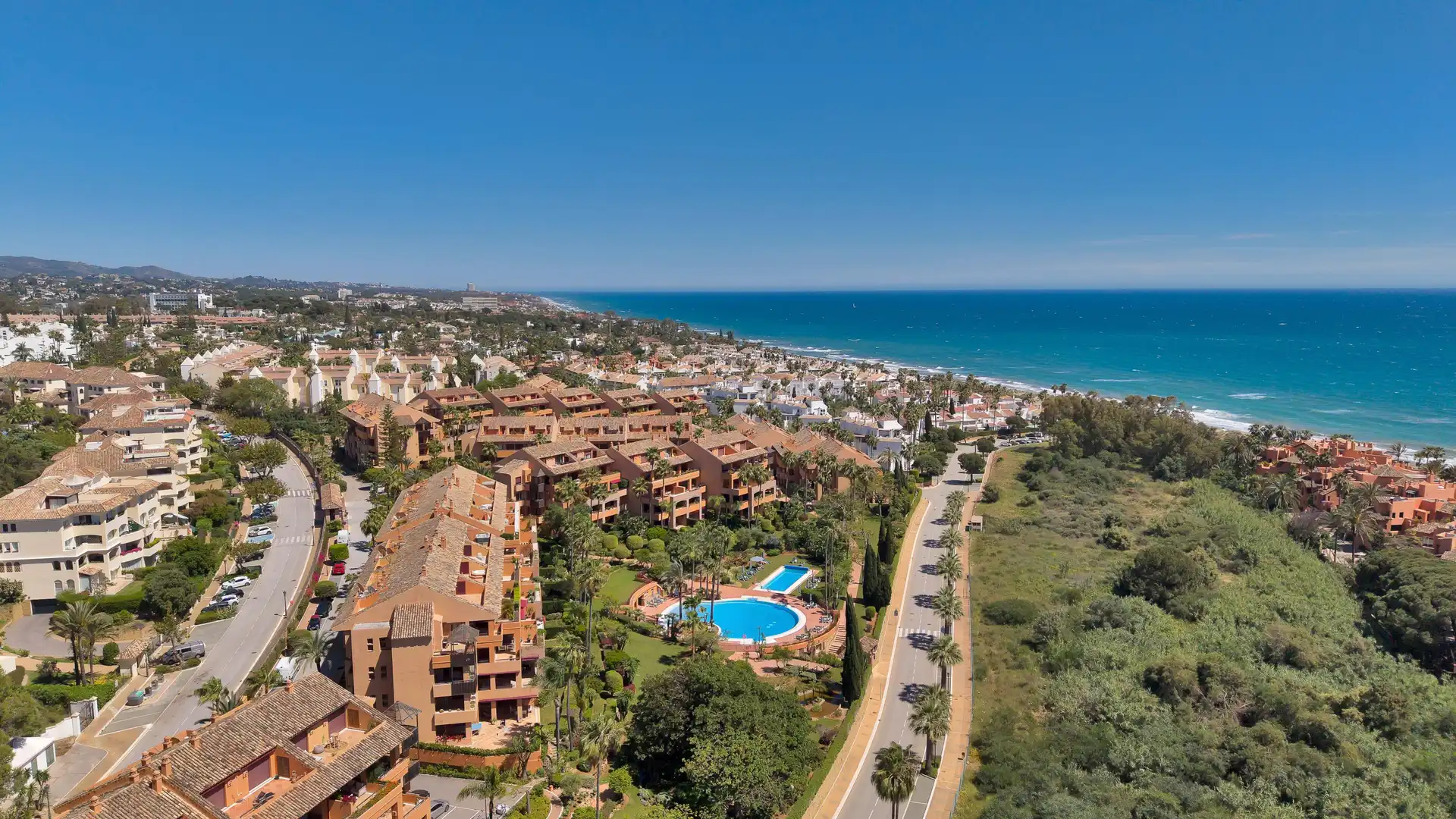 Vista exterior de Apartament en venda en Marbella amb Aire condicionat, Calefacció i Jardí privat