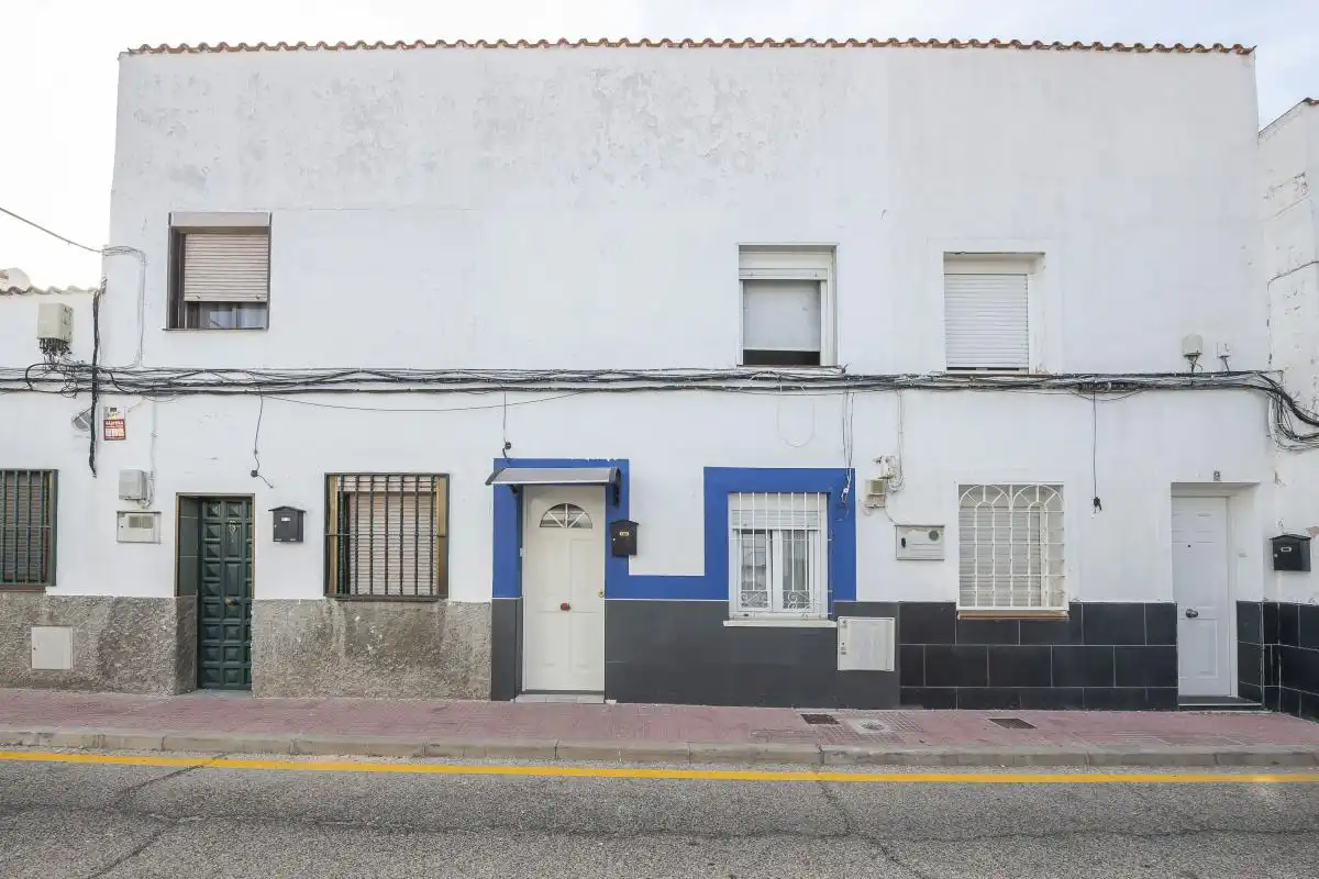 Vista exterior de Casa adosada en venda en Alcalá de Henares amb Calefacció, Terrassa i Balcó