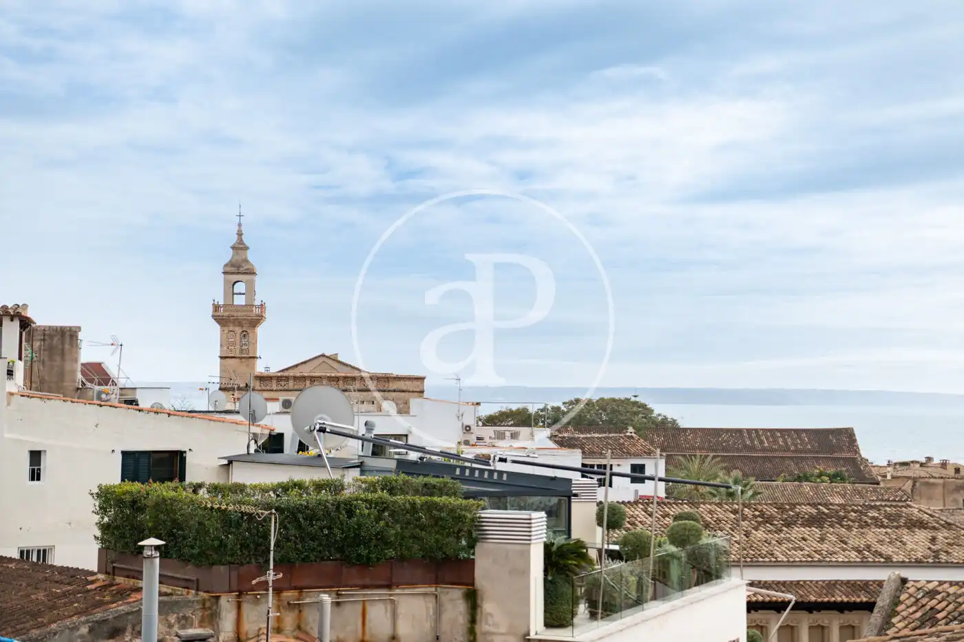 Außenansicht von Wohnung zum Verkauf in  Palma de Mallorca mit Klimaanlage, Heizung und Balkon