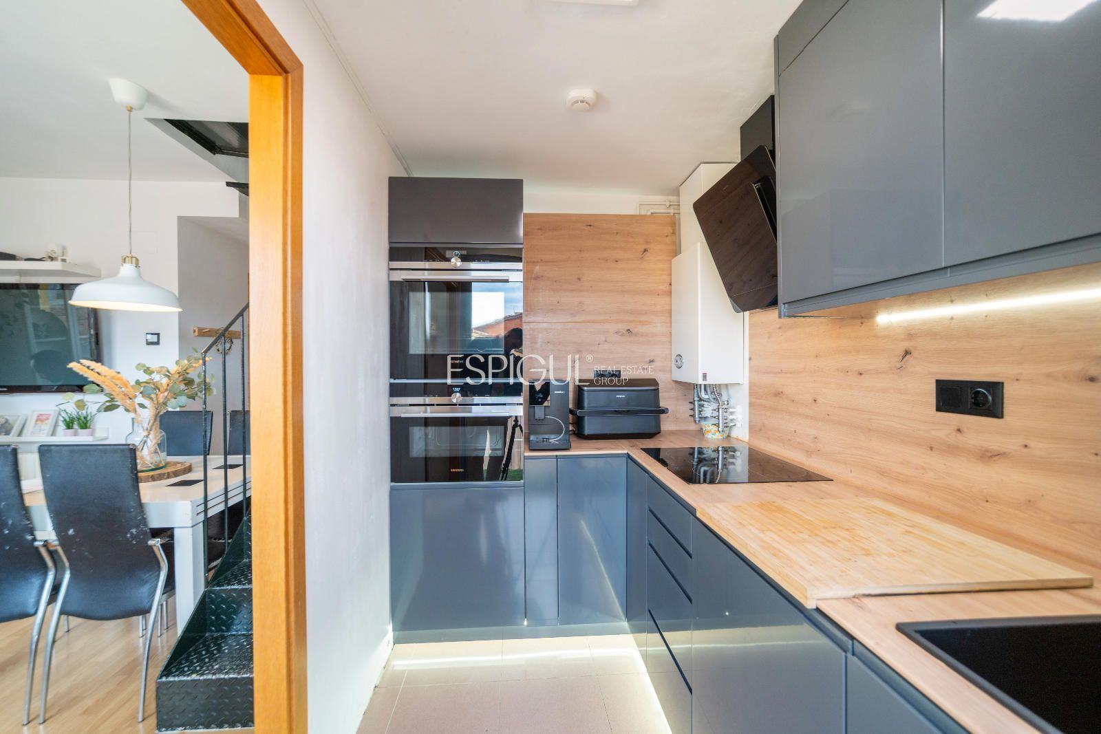 Cuina de Dúplex en venda en Salt amb Calefacció, Parquet i Terrassa