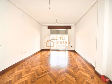 Appartement avec ascenseur à vendre à Calle Ceclavín