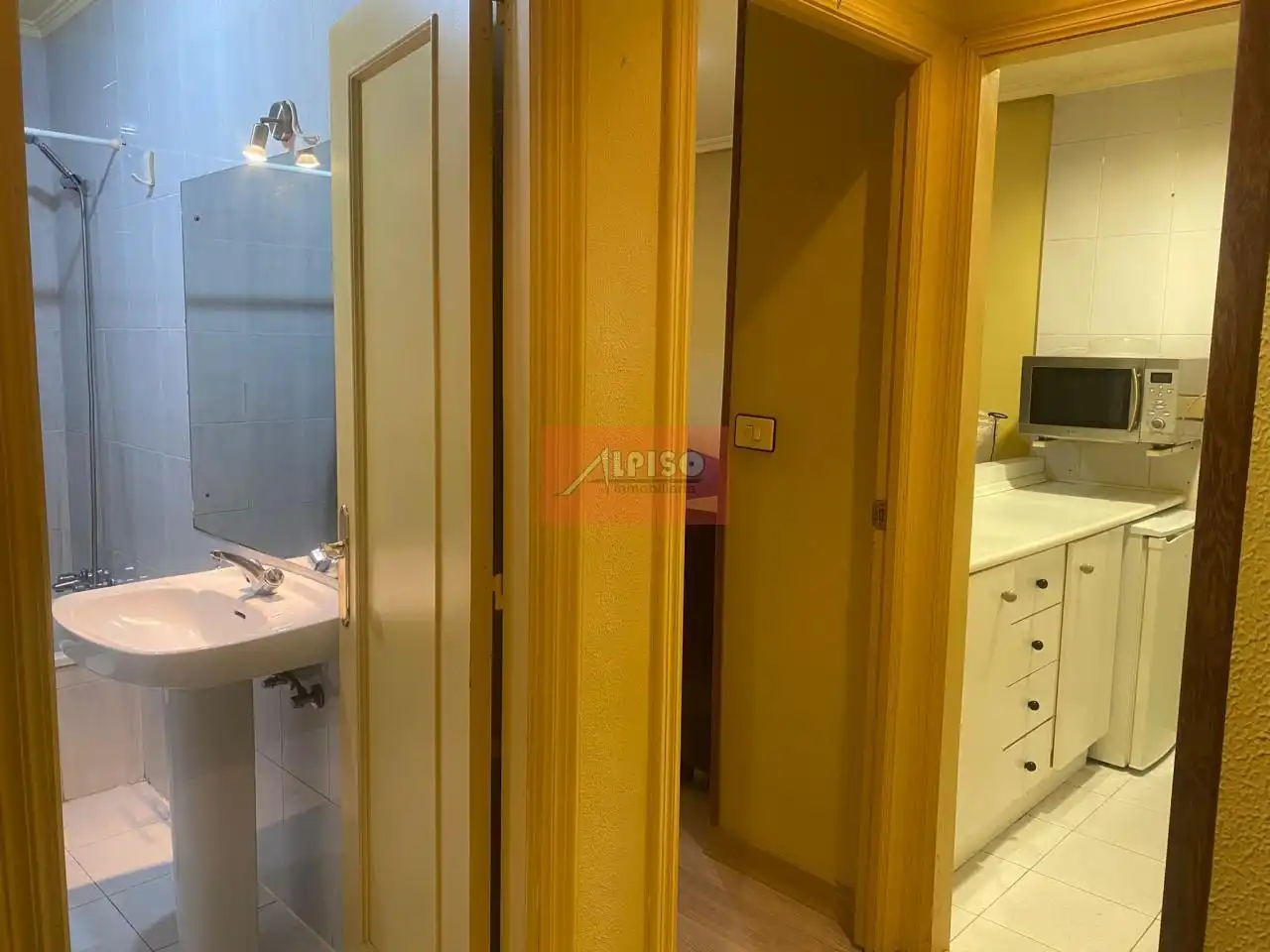 Baño de Apartamento en venta en Ourense Capital  con Calefacción, Trastero y Amueblado