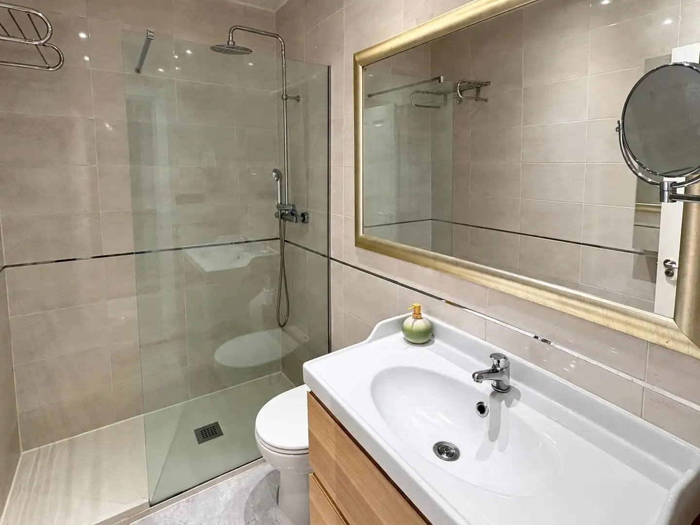 Baño de Piso en venta en Madrid con Aire acondicionado y Calefacción