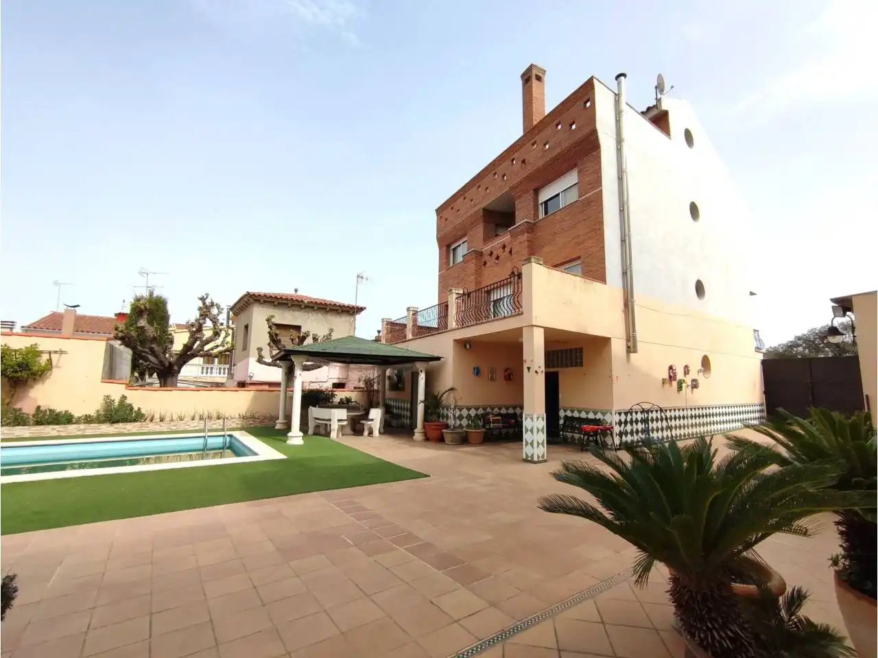 Vista exterior de Casa o xalet en venda en Torrelavit amb Calefacció, Jardí privat i Terrassa