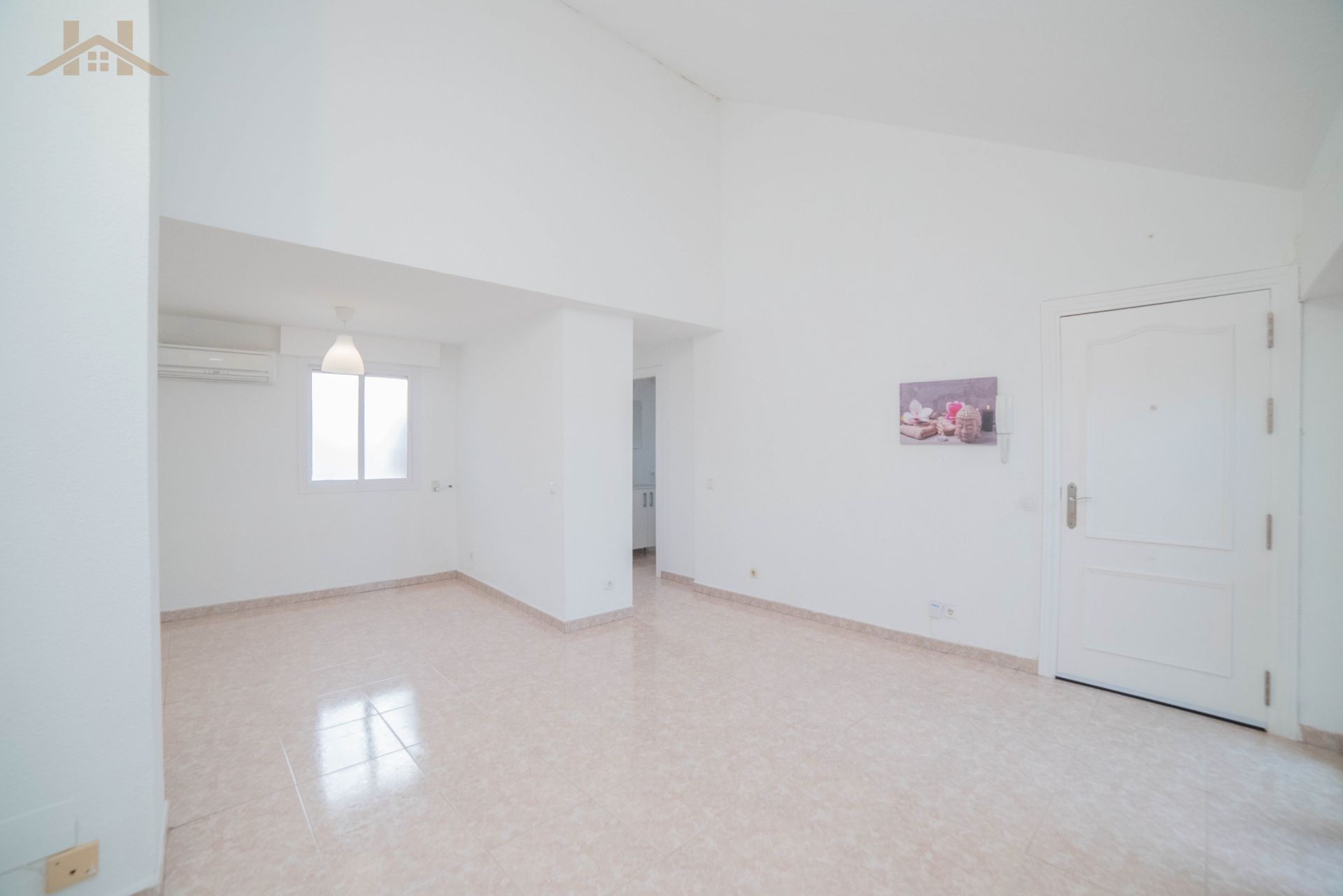 Wohnzimmer von Dachboden zum Verkauf in Sevilla la Nueva mit Klimaanlage und Terrasse