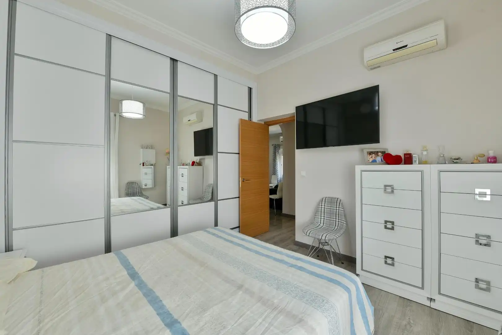 Bedroom of Flat for sale in  Palma de Mallorca  with Air Conditioner, Storage room and Balcony