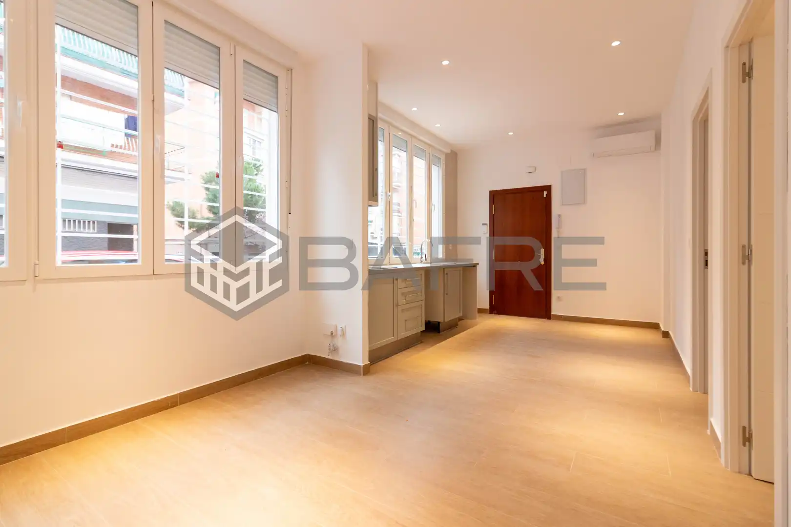 Flat for sale in  Madrid Capital  with Air Conditioner and Heating