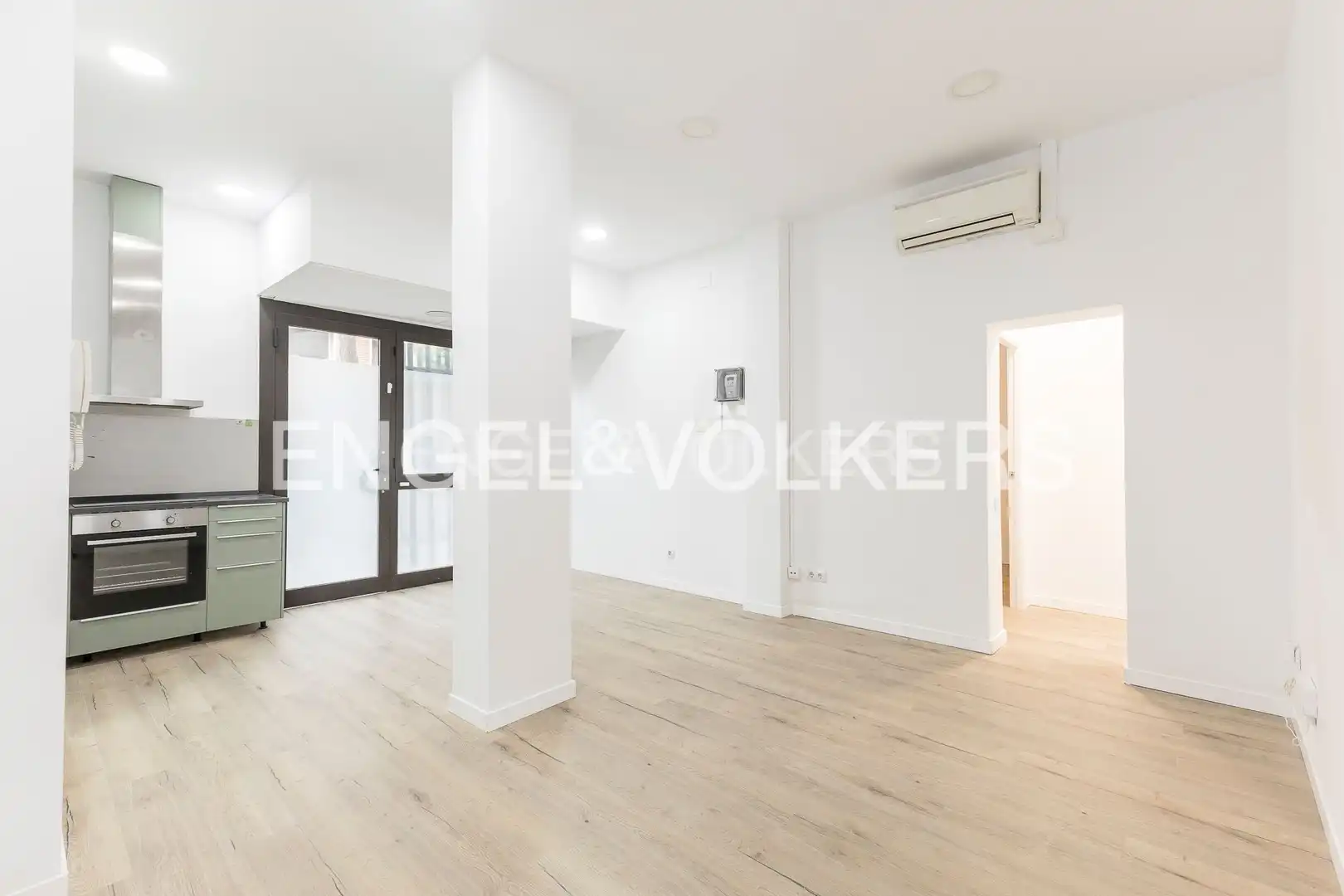 Flat for sale in Barcelona  with Air Conditioner, Heating and Parquet flooring
