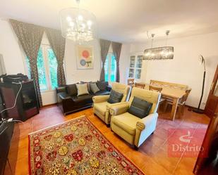 Sala d'estar de Casa adosada en venda en Santiurde de Toranzo amb Terrassa
