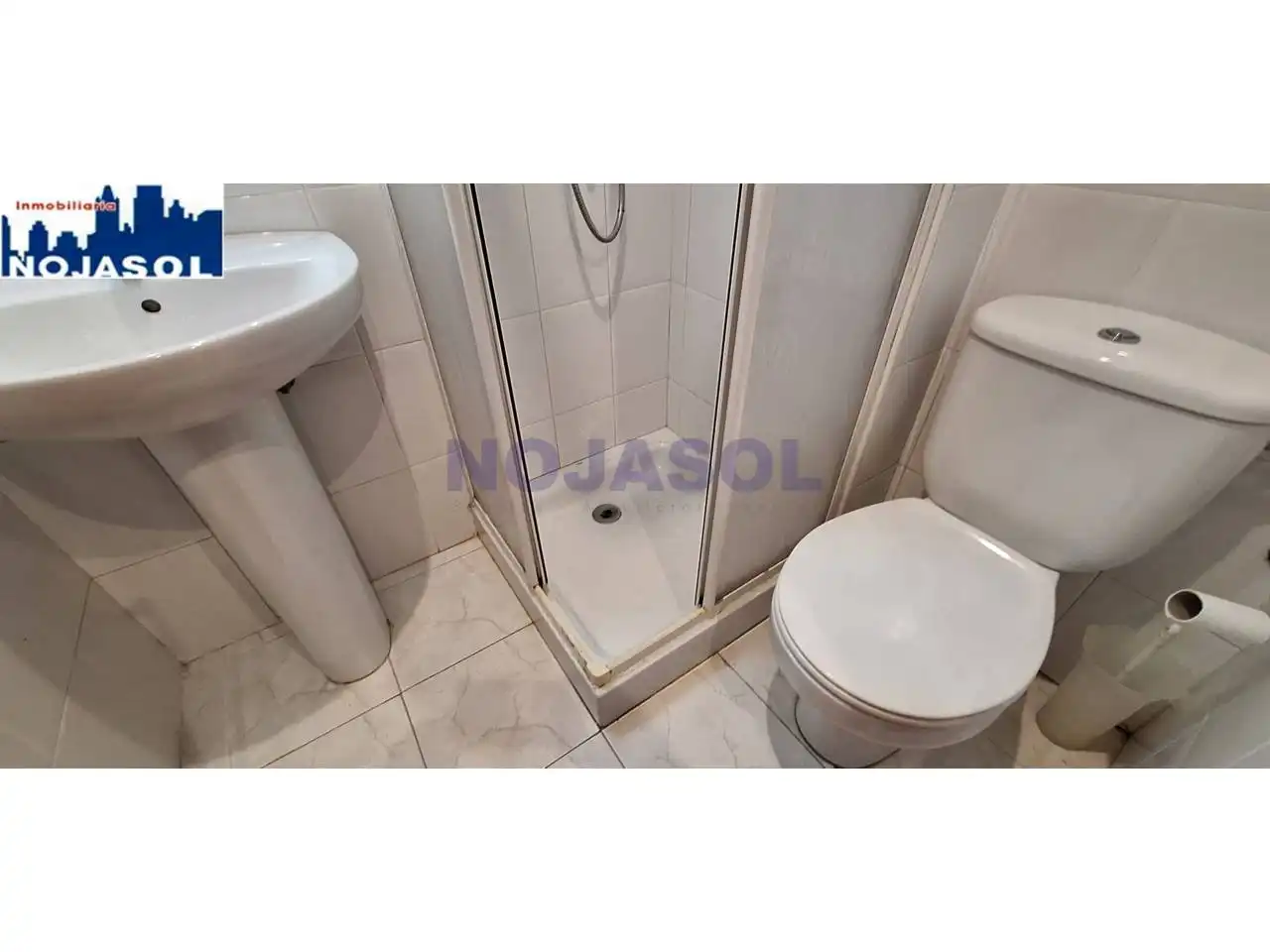 Bany de Apartament de lloguer en Noja amb Calefacció, Terrassa i Moblat