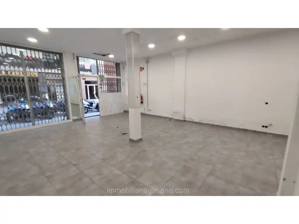 Local commercial à louer à Avenida Frederic Mistral, imagen 6