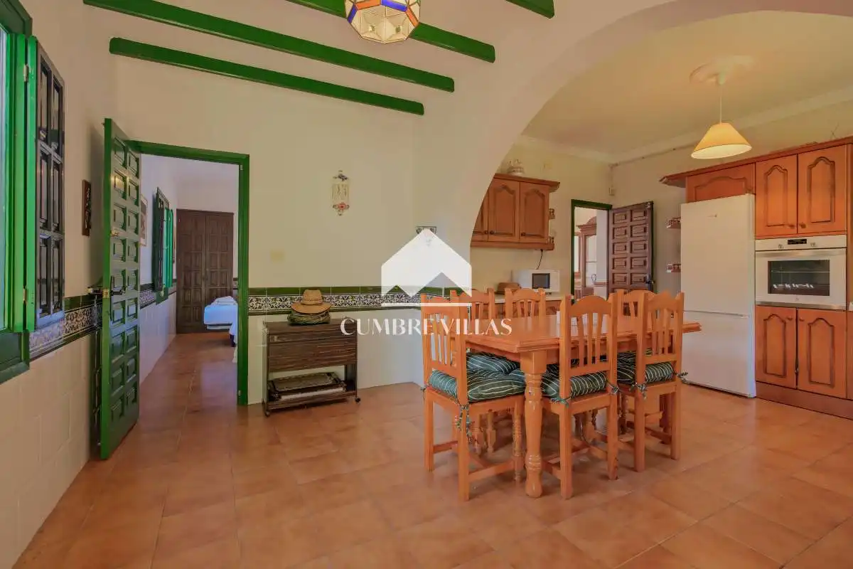 Menjador de Casa o xalet en venda en Nerja amb Jardí privat i Terrassa