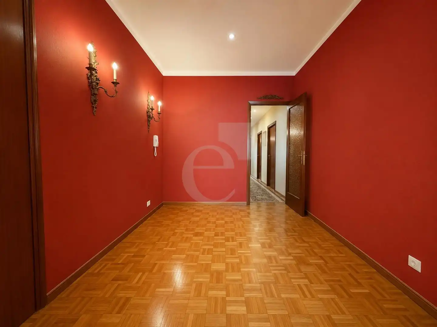 Flat for sale in Valencia  with Air Conditioner and Terrace